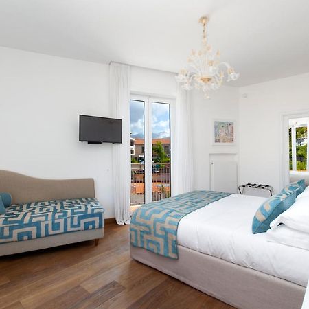 Sorrentovibes - Luxury Home Sea View & Jacuzzi In Sorrento Centre Exterior foto
