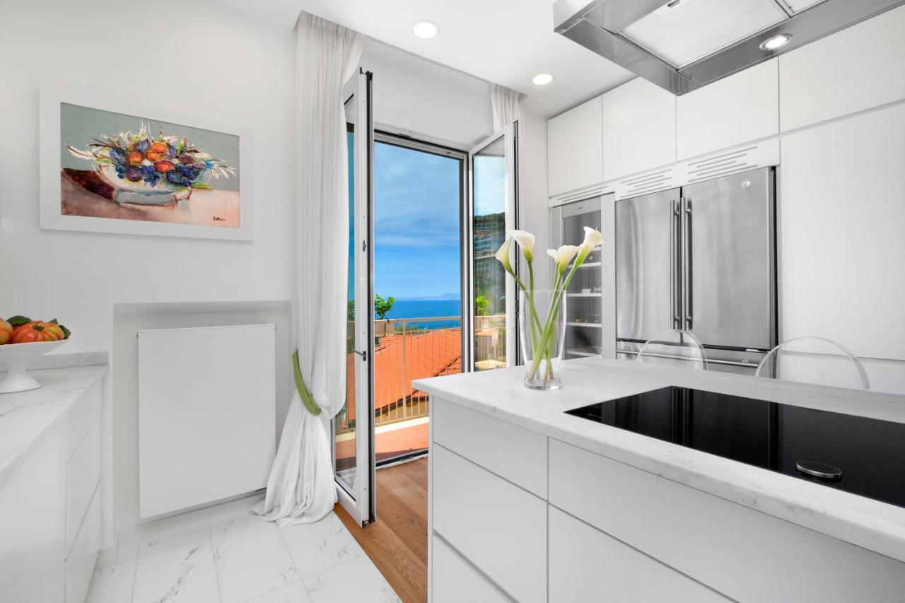 Sorrentovibes - Luxury Home Sea View & Jacuzzi In Sorrento Centre Exterior foto
